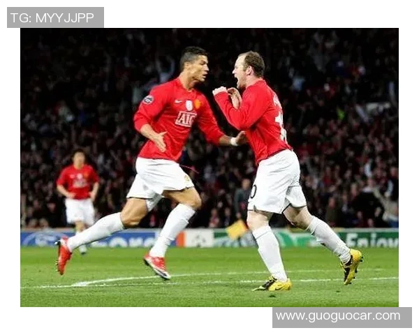 鲁尼携妻儿现身荷兰度假，狗仔镜头下的温馨瞬间